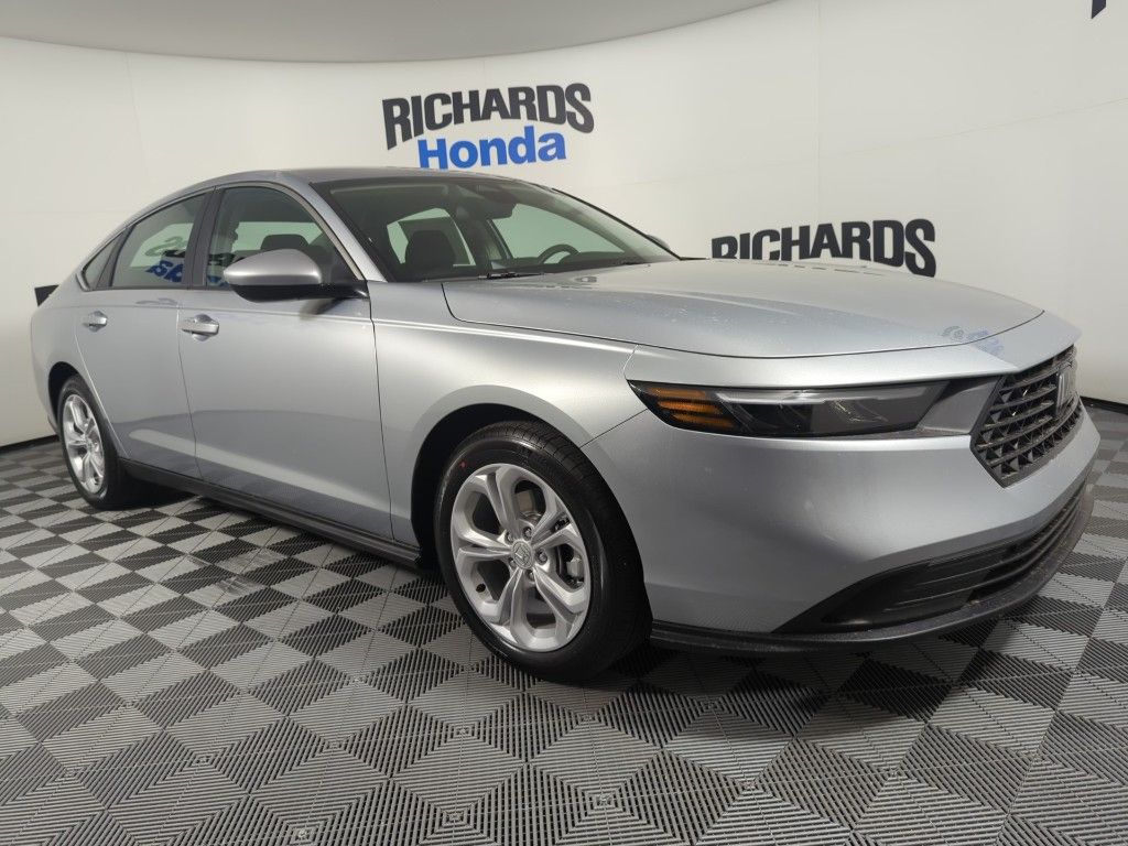 2025 Honda Accord LX 1.5T photo 6