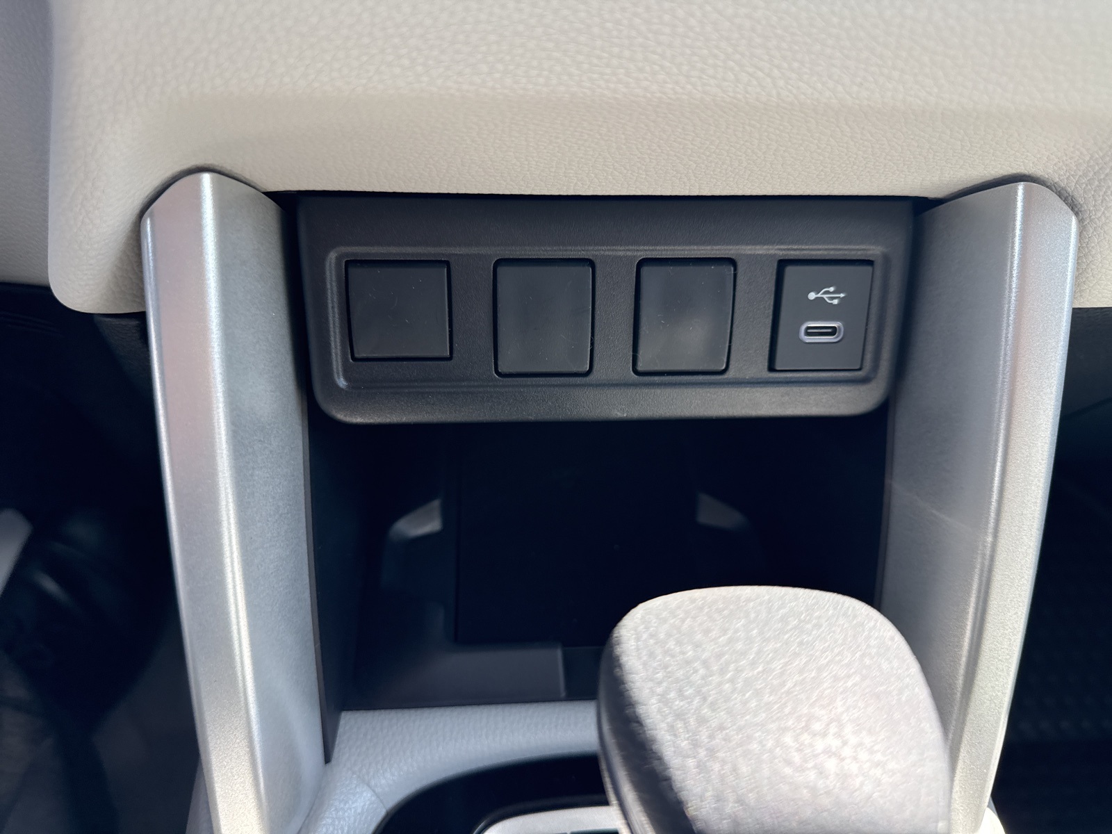 2025 Toyota Corolla Cross LE photo 18
