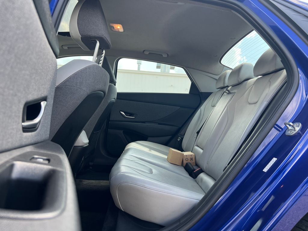 2022 Hyundai Elantra Limited photo 12