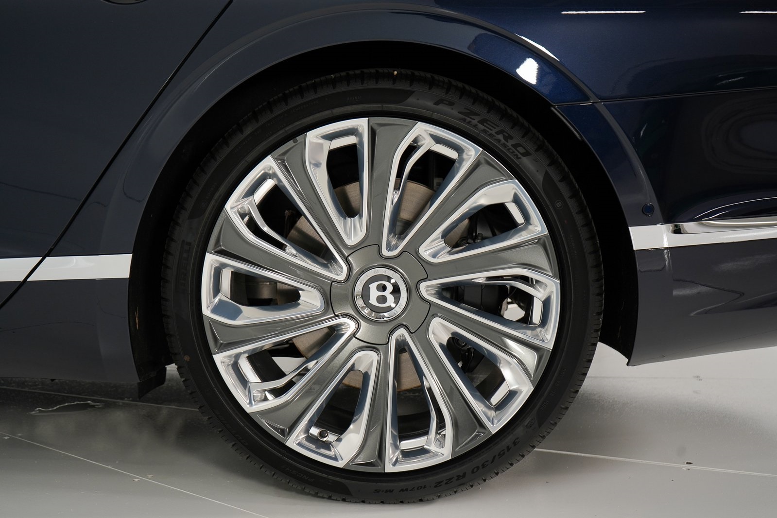 2024 Bentley Flying Spur Mulliner V8 photo 39