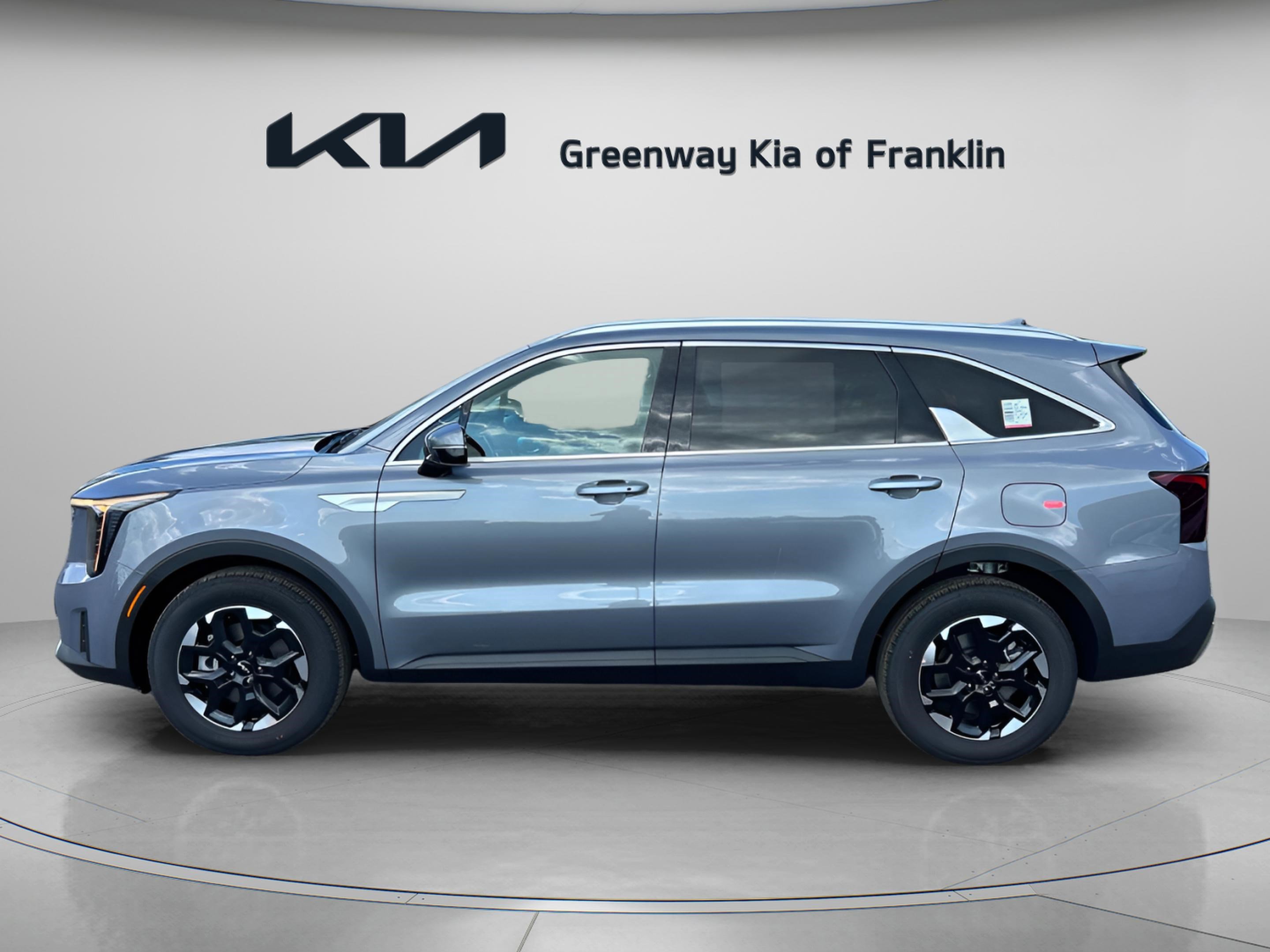 2025 Kia Sorento S photo 3
