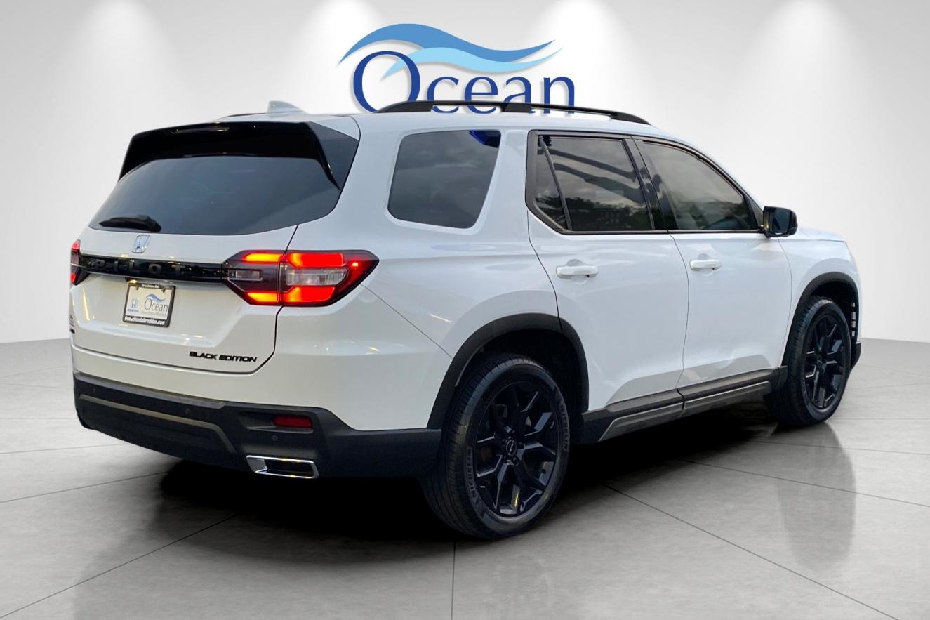 2025 Honda Pilot Black Edition photo 2