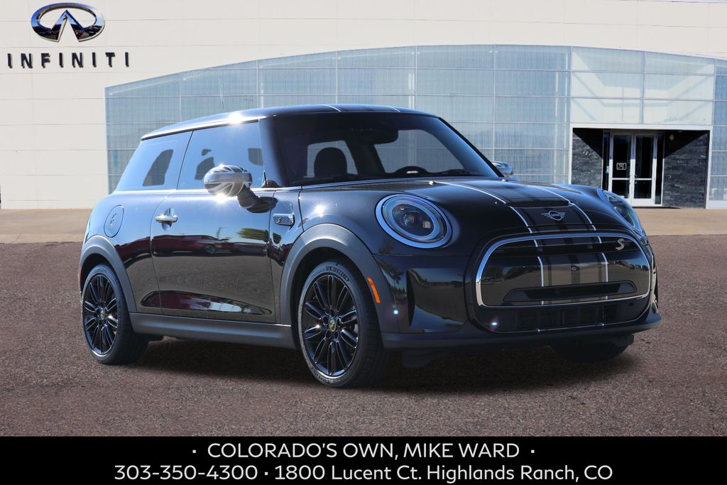 2024 Mini Cooper SE Signature photo 3