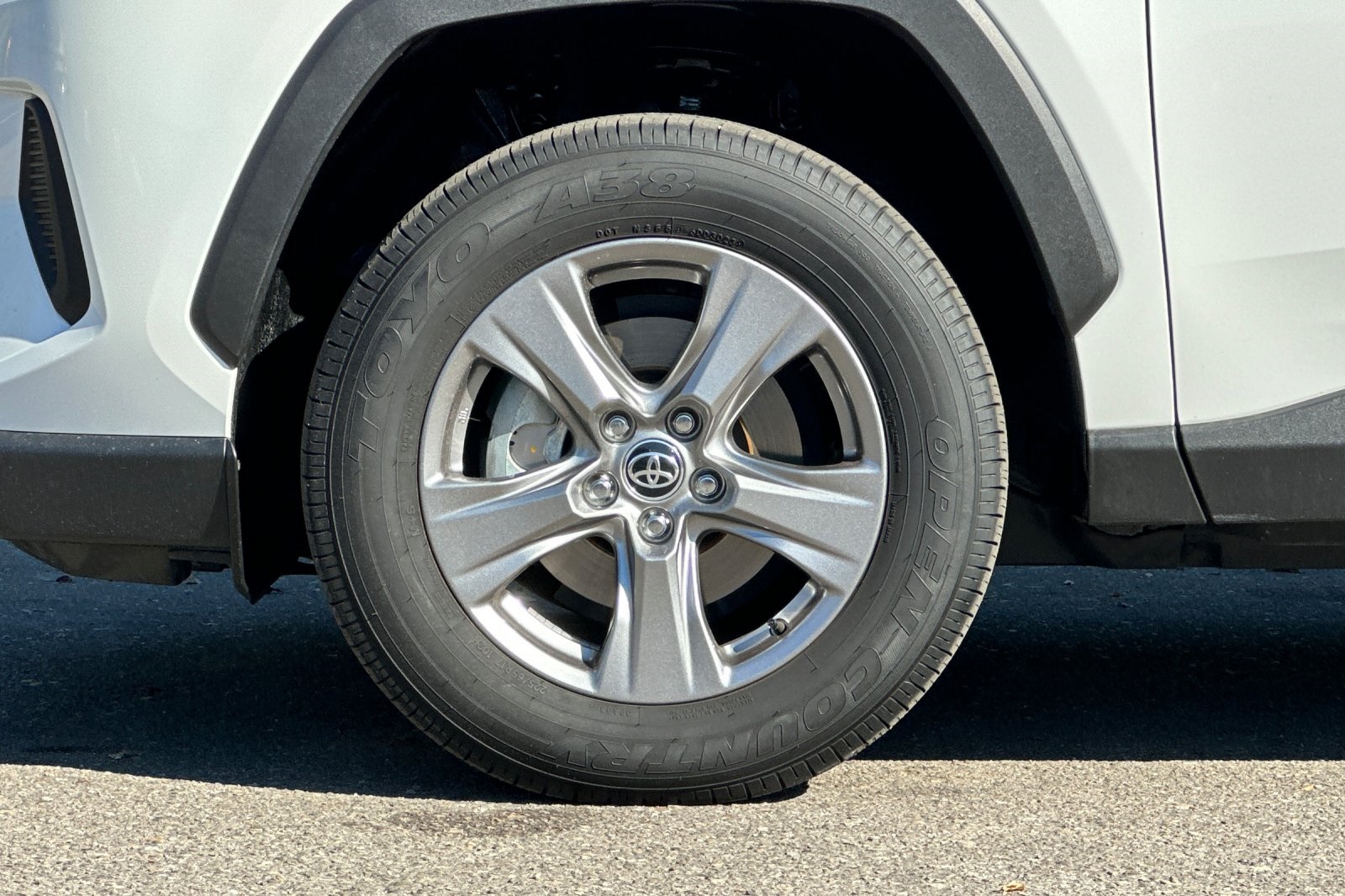 2023 Toyota RAV4 Hybrid XLE photo 25