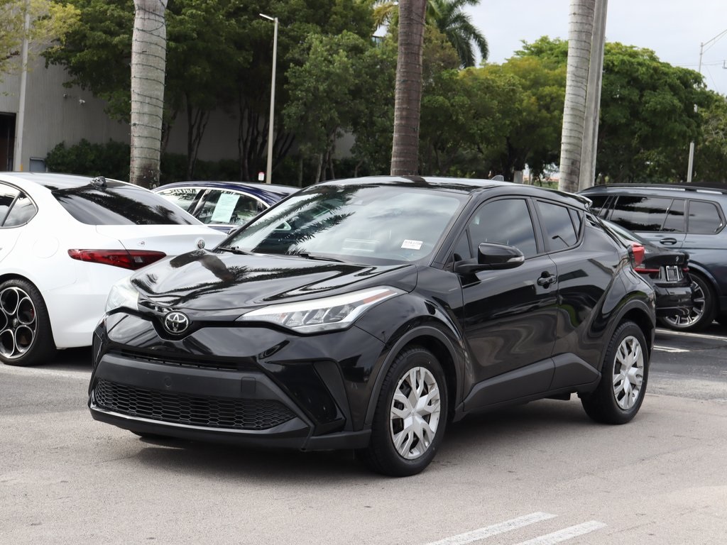 2020 Toyota C-HR LE's photo
