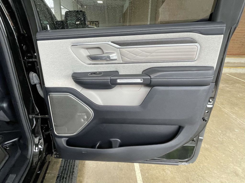 2023 Ram 1500 Limited photo 17