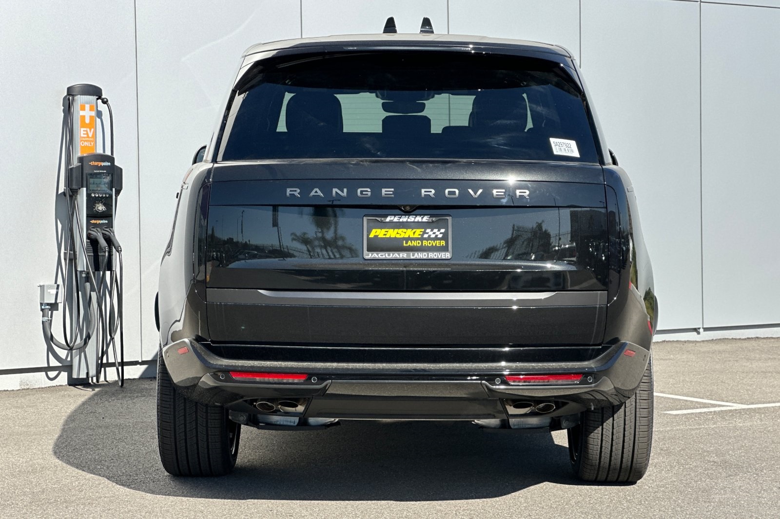 2025 Land Rover Range Rover SE photo 4