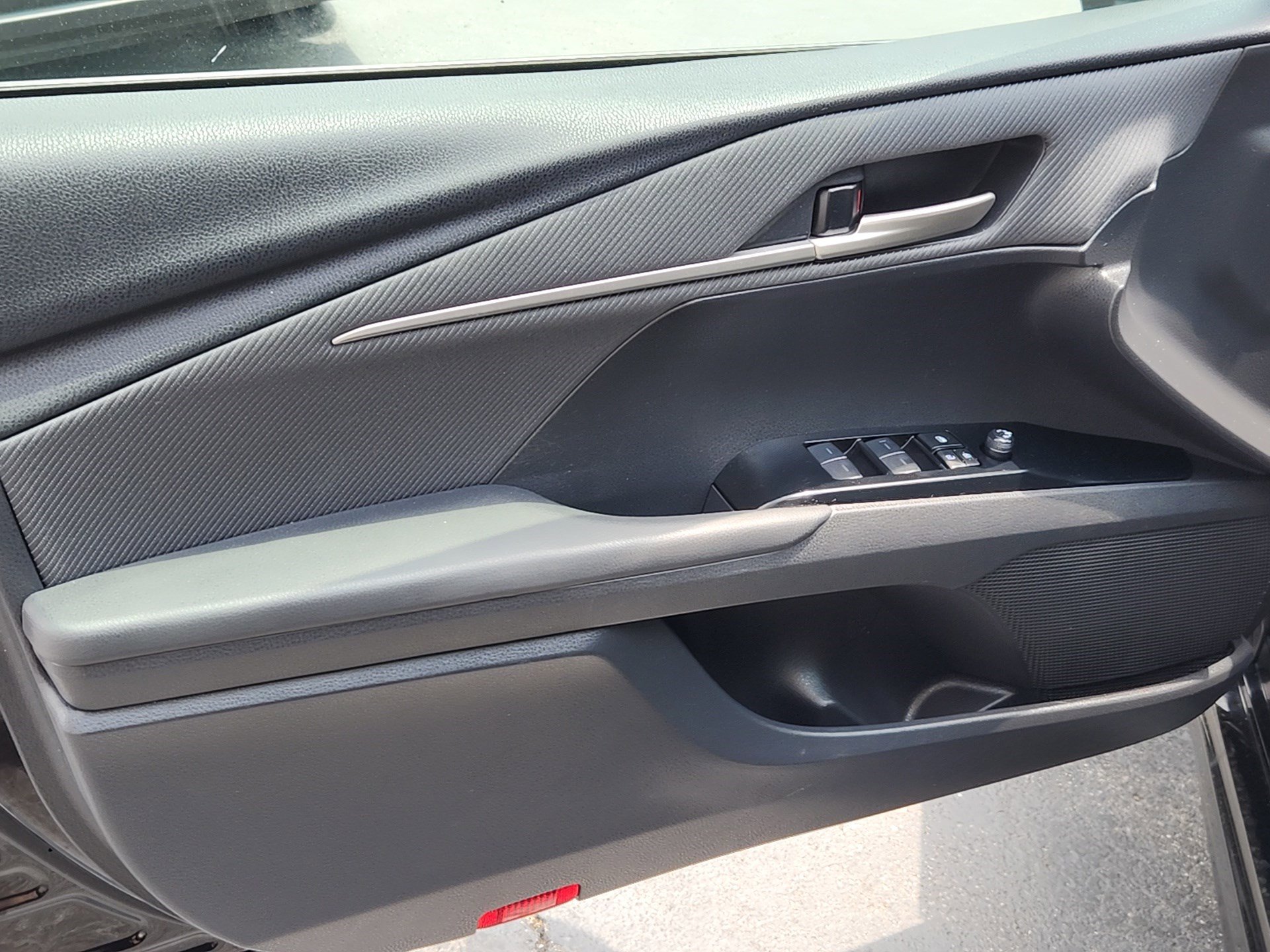 2025 Toyota Camry SE photo 10