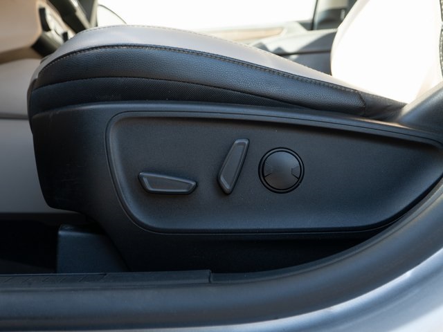 2020 Ford Escape Titanium photo 20