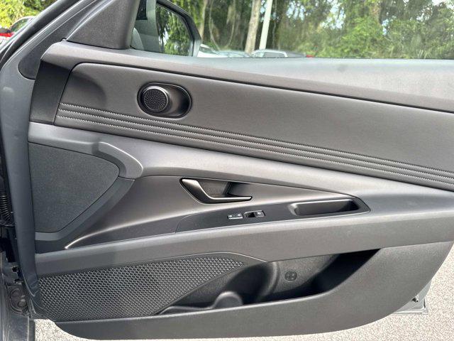 2025 Hyundai Elantra SEL Sport photo 11