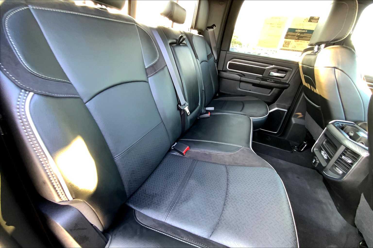 2024 Ram 3500 Laramie photo 18
