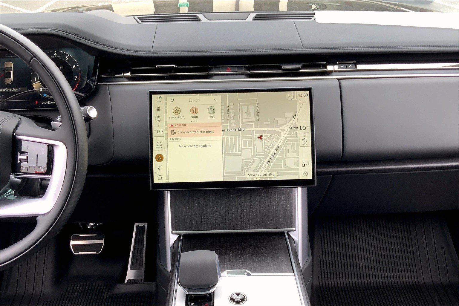 2025 Land Rover Range Rover SE photo 6