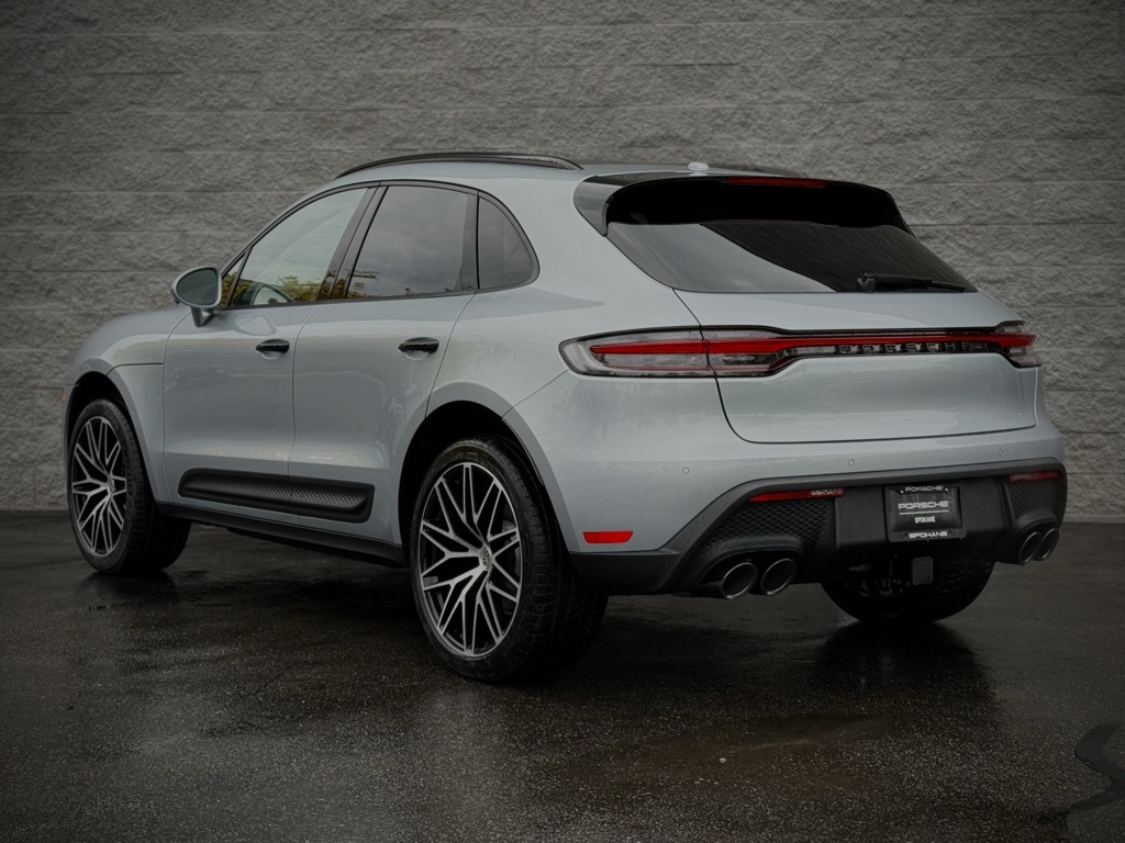 2025 Porsche Macan T photo 3