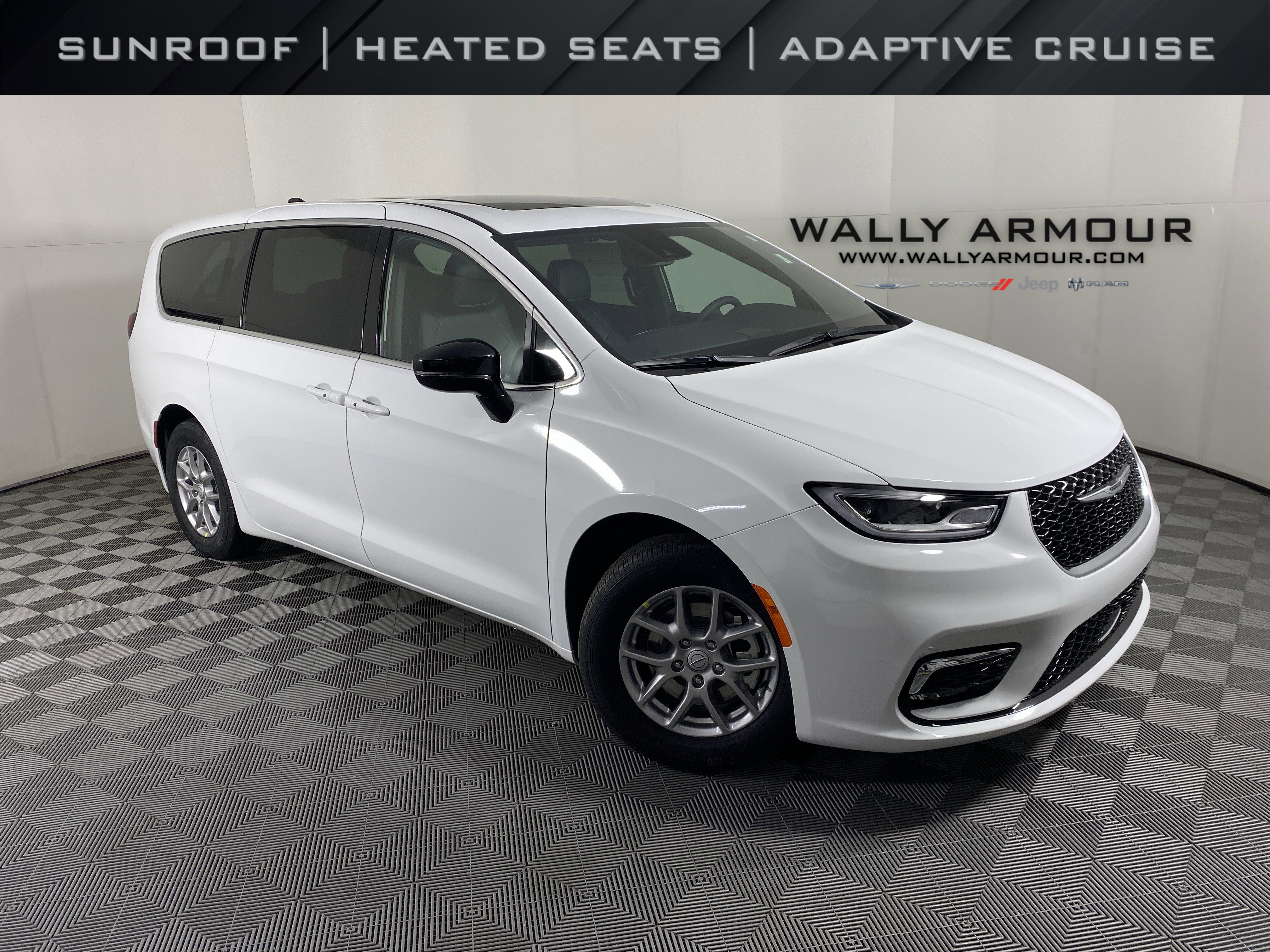 2026 Chrysler Pacifica Select's photo