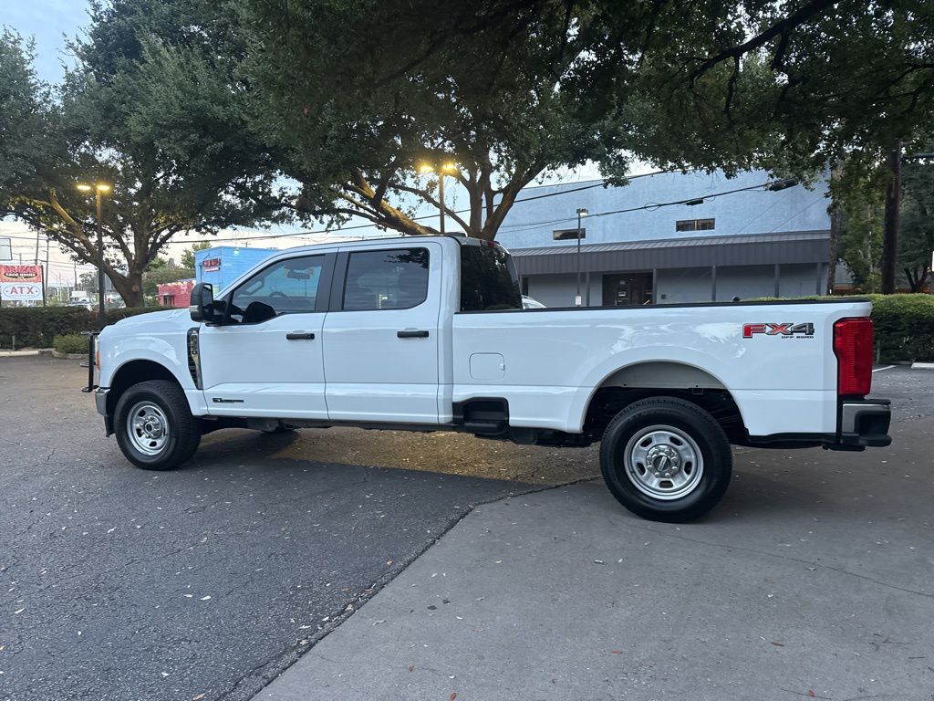 2023 Ford F-350 photo 5