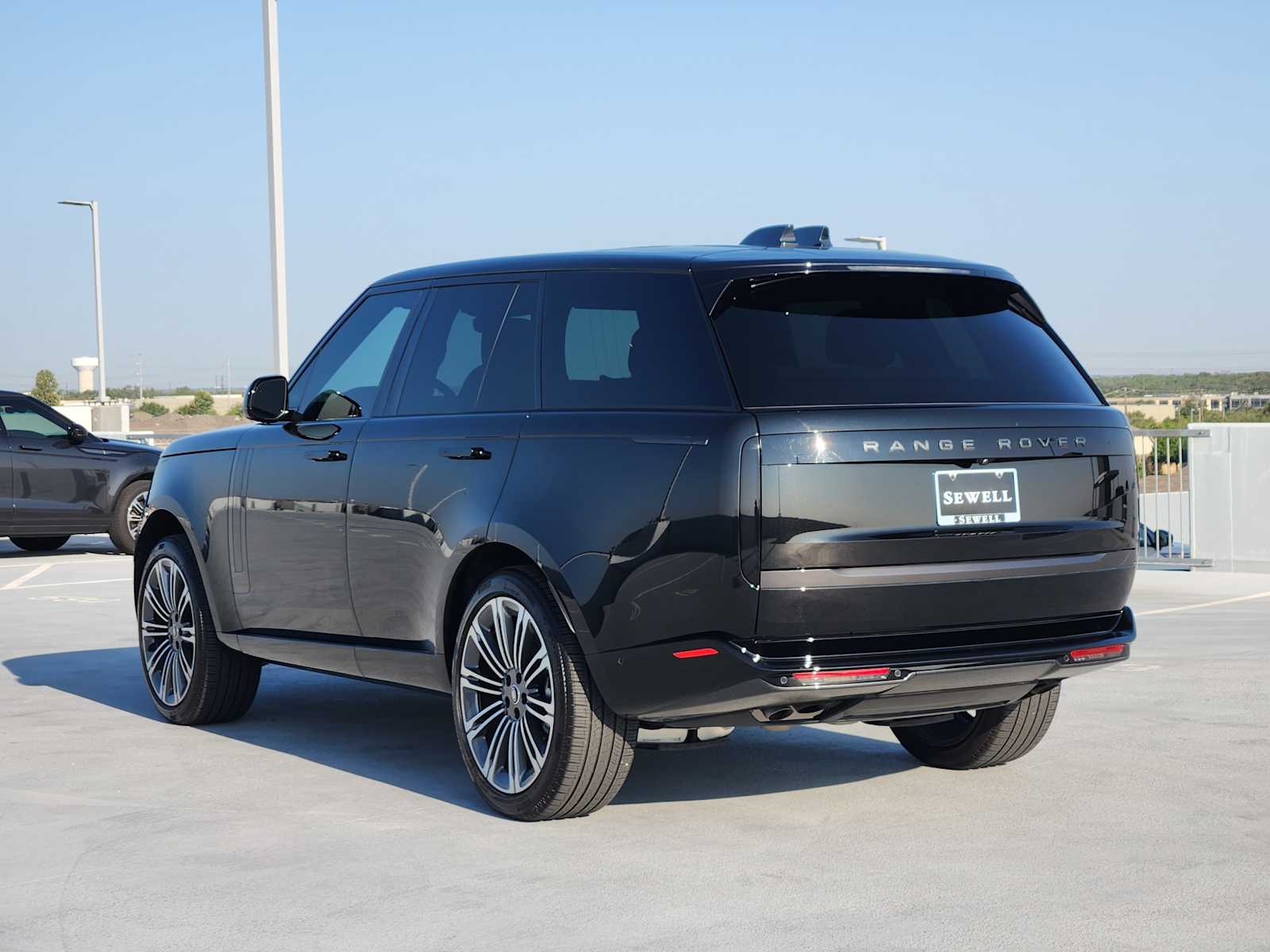 2025 Land Rover Range Rover SE photo 7