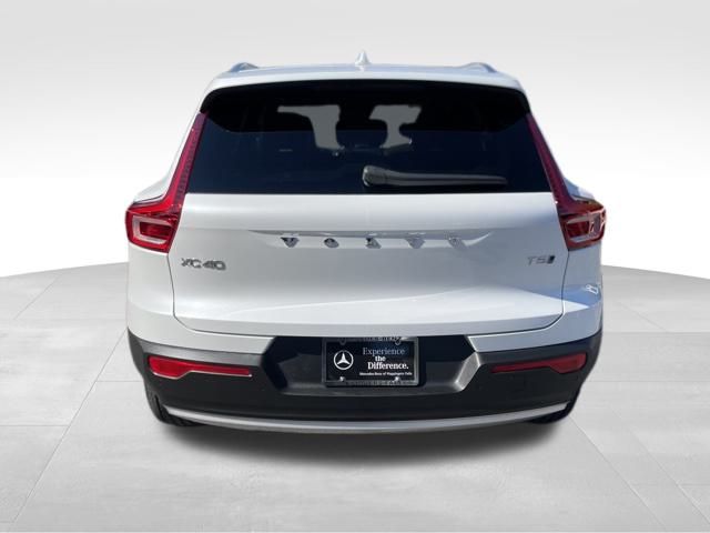 2022 Volvo XC40 T5 Inscription photo 4