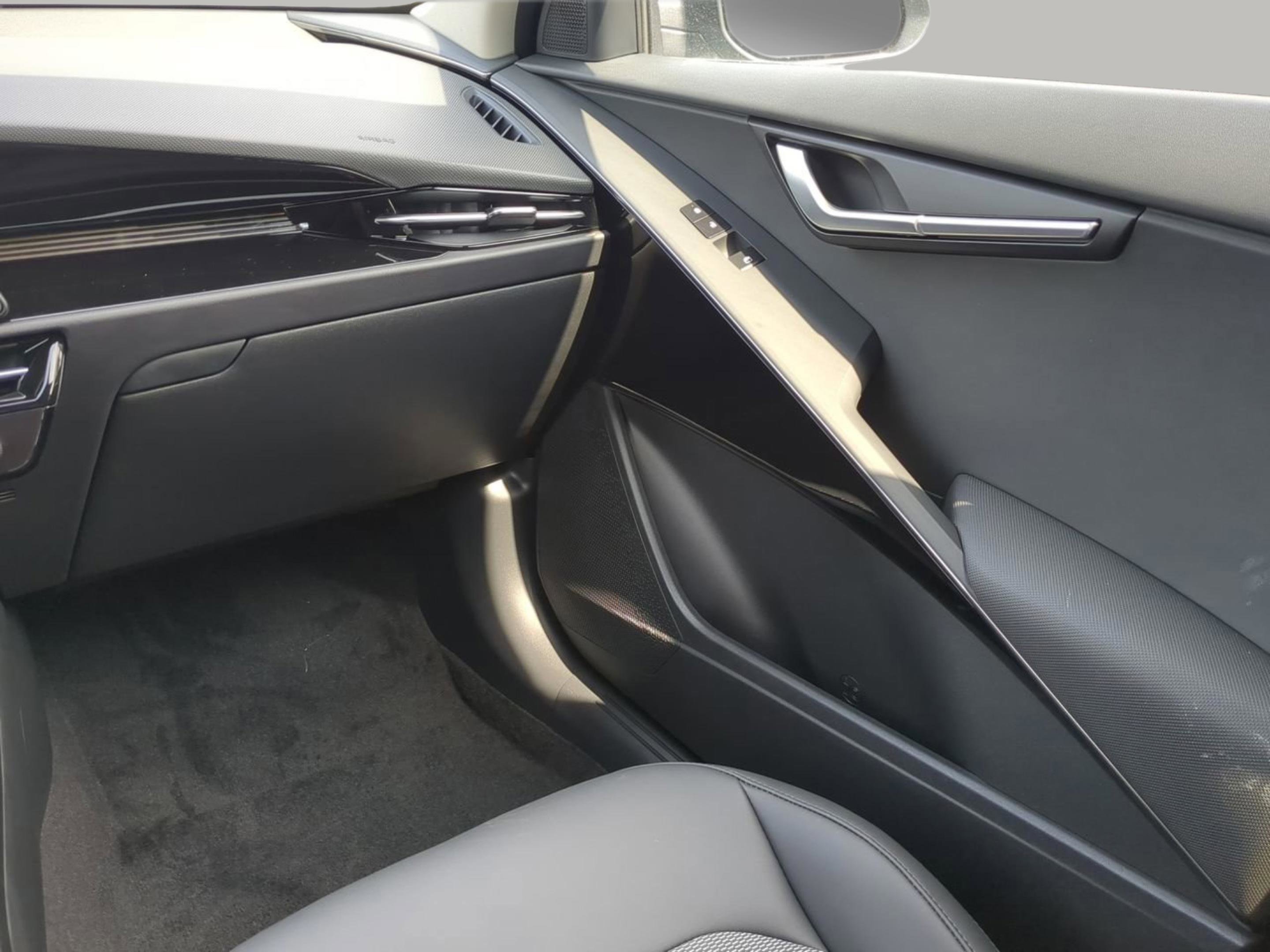 2025 Kia Niro EX photo 16
