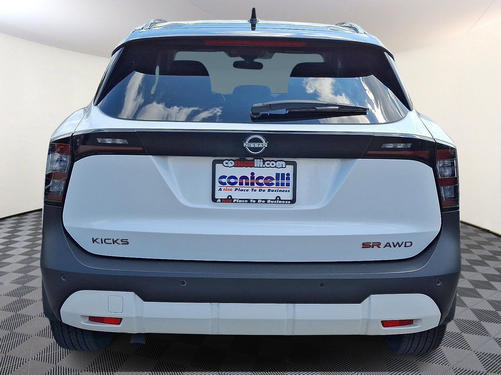 2025 Nissan Kicks SR photo 3