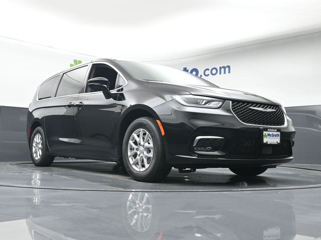 2026 Chrysler Pacifica photo 22