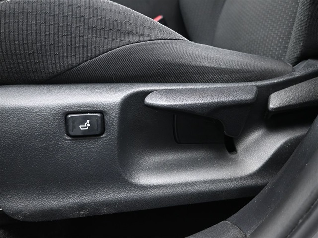 2018 Toyota C-HR XLE photo 6