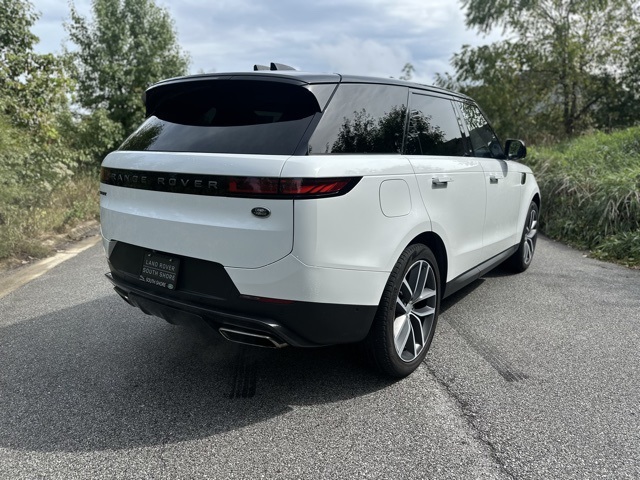 2023 Land Rover Range Rover Sport SE photo 5