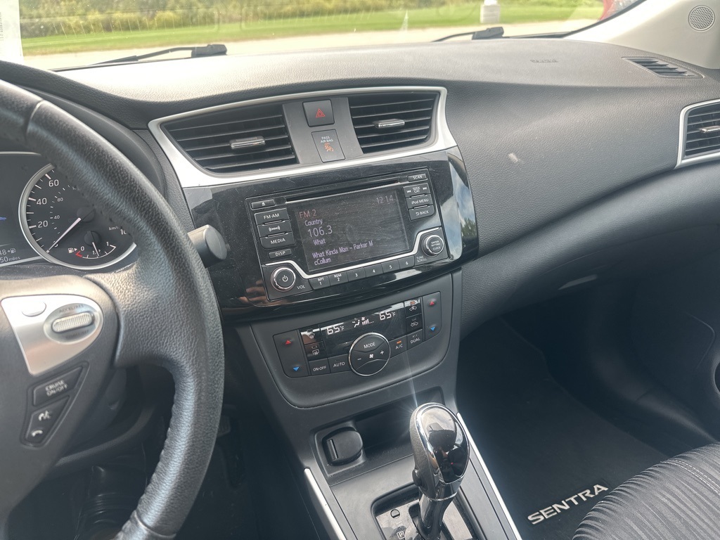 2018 Nissan Sentra SV photo 3