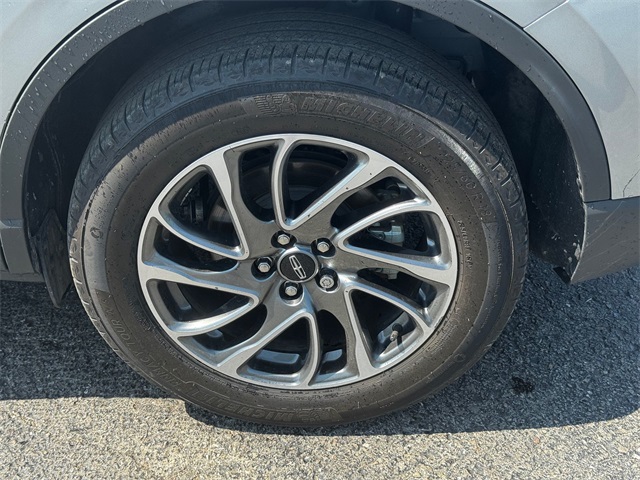 2022 Lincoln Corsair Standard photo 8