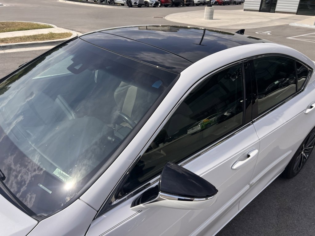 2022 Lexus ES 350 photo 3