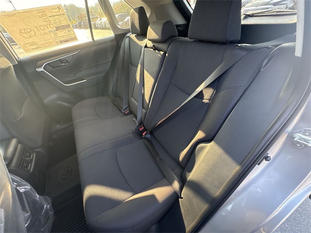 2025 Toyota RAV4 LE photo 21