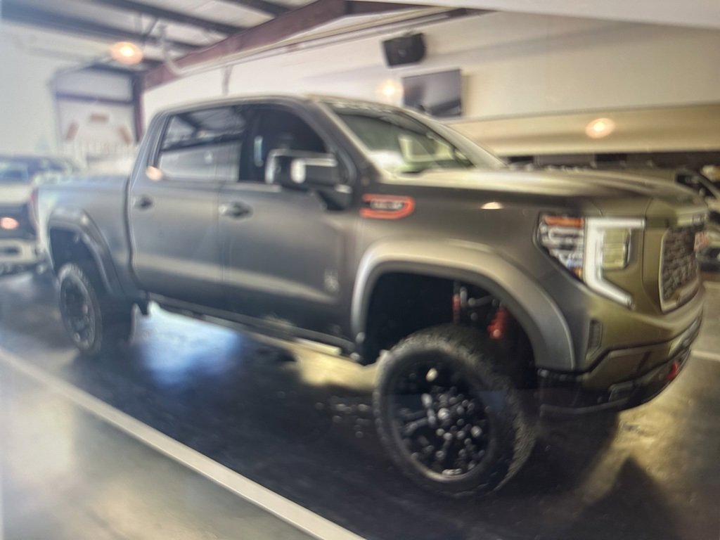 Used 2022 GMC Sierra 1500 SLT with VIN 3GTUUDEL2NG529338 for sale in Little Rock