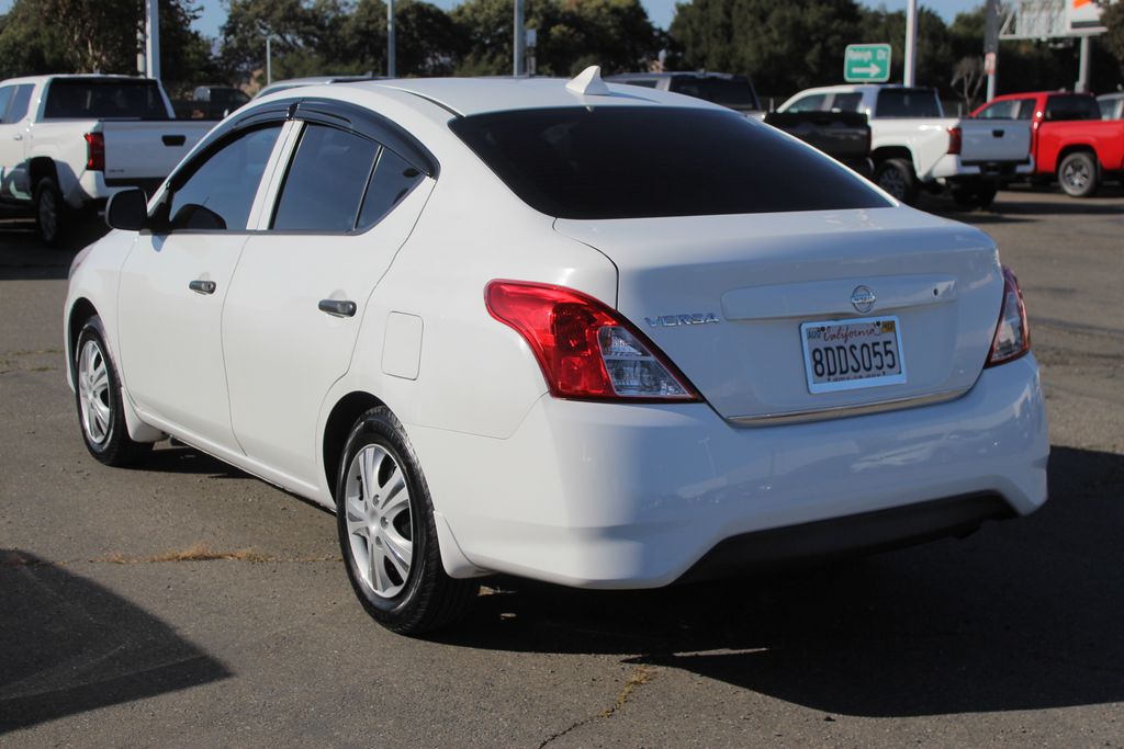 2015 Nissan Versa 1.6 S photo 8