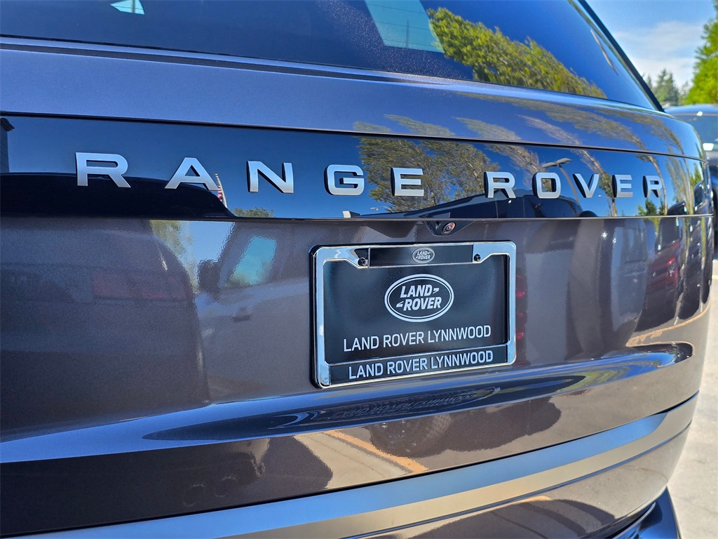 2025 Land Rover Range Rover SE photo 9