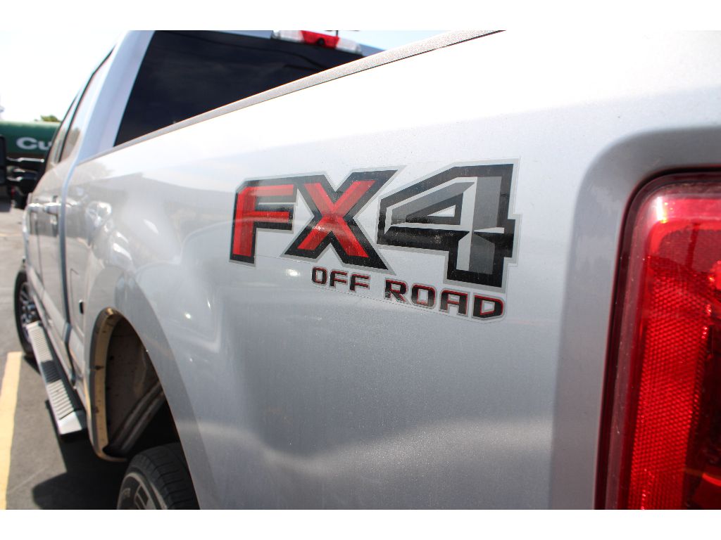 2017 Ford F-250 Lariat photo 12