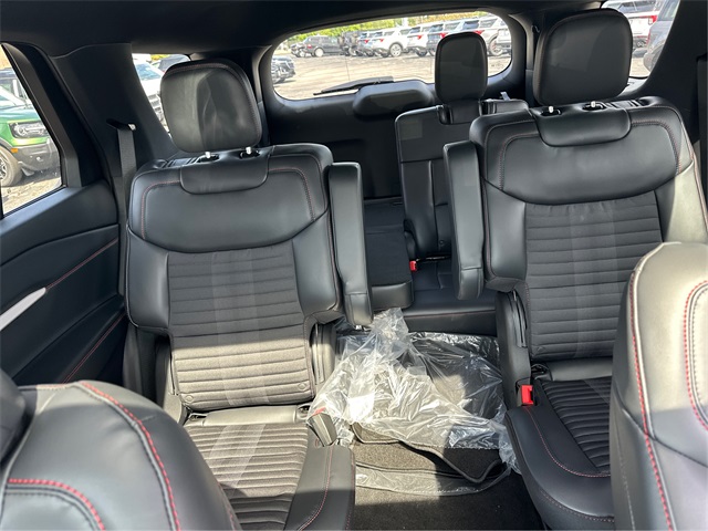 2025 Ford Explorer ST-Line photo 18