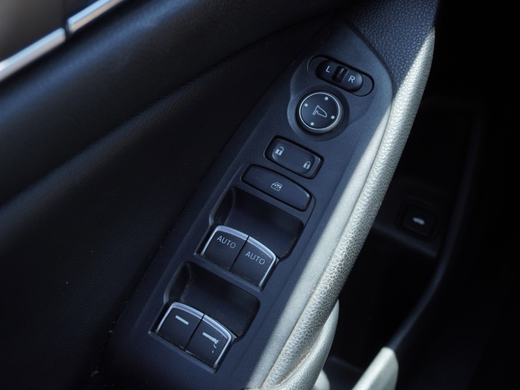 2019 Honda Accord LX photo 12