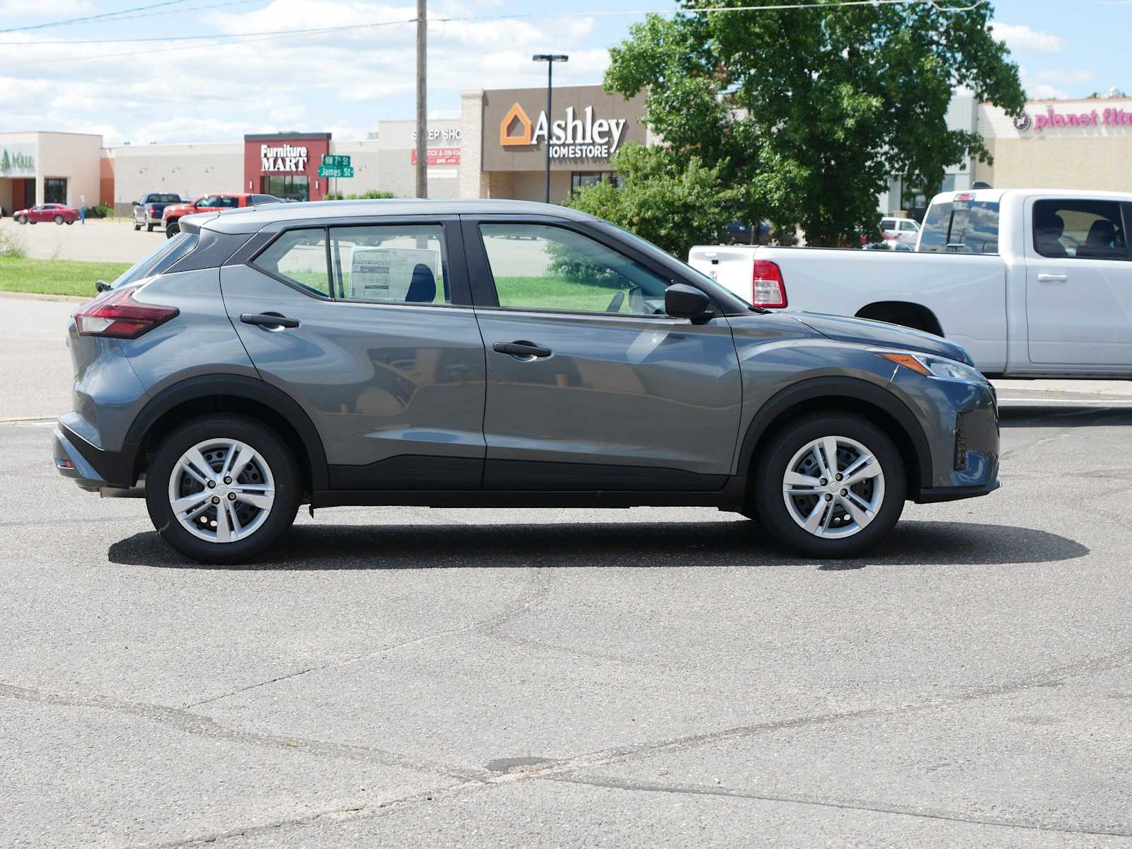 2025 Nissan Kicks Play S photo 4