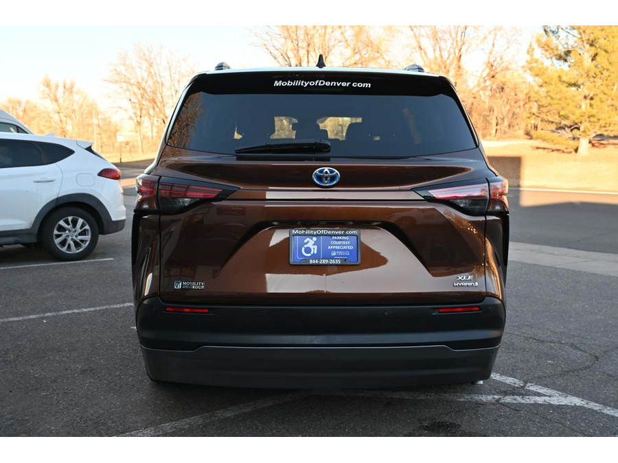2022 Toyota Sienna XLE photo 7