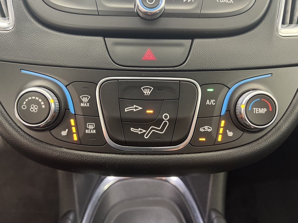 2017 Chevrolet Malibu 1LT photo 12