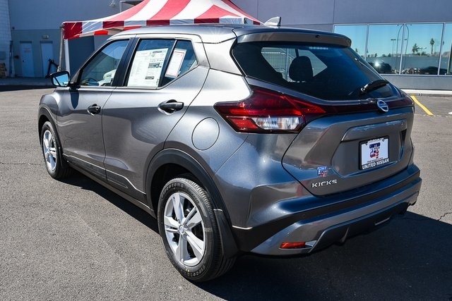 2025 Nissan Kicks Play S photo 2