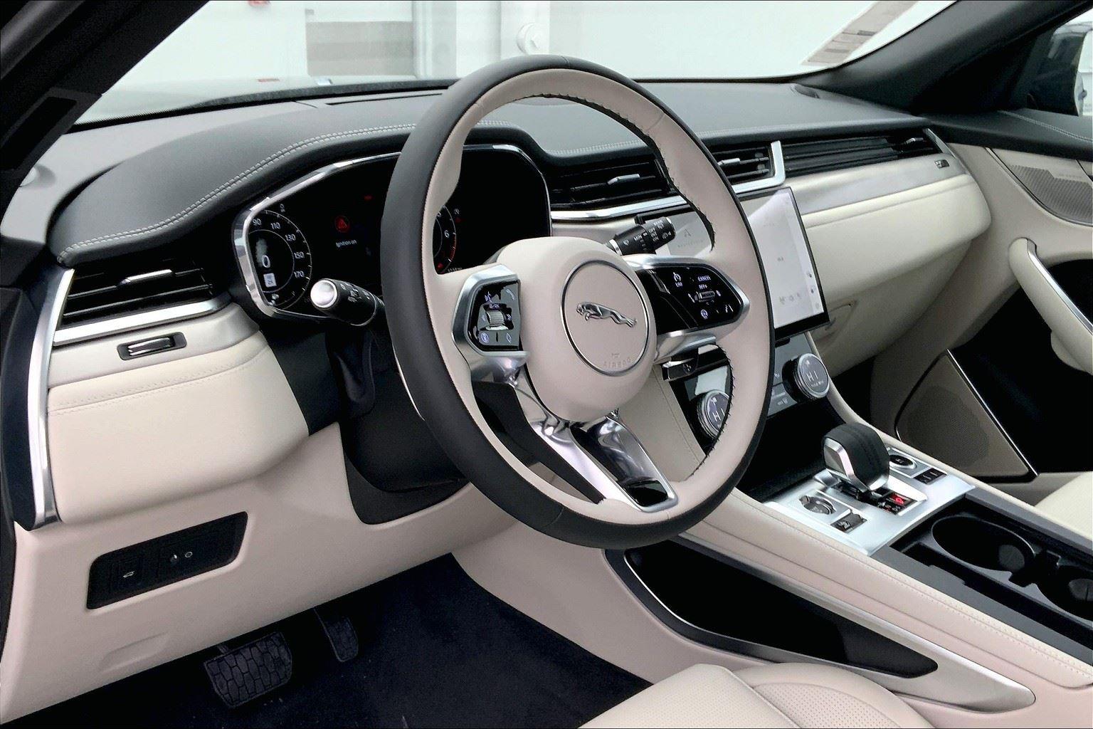 2025 Jaguar F-PACE R-Dynamic S photo 2