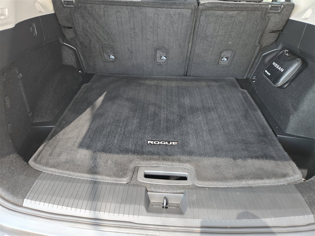 2022 Nissan Rogue SV photo 30