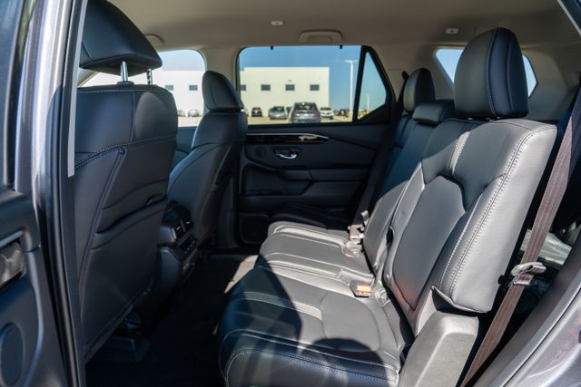 2025 Honda Pilot EX-L photo 12