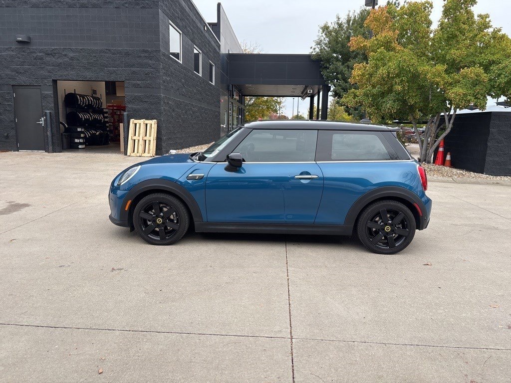 Used 2024 MINI Hardtop 2 Door SE with VIN WMW13DJ05R2V32537 for sale in Loveland, CO