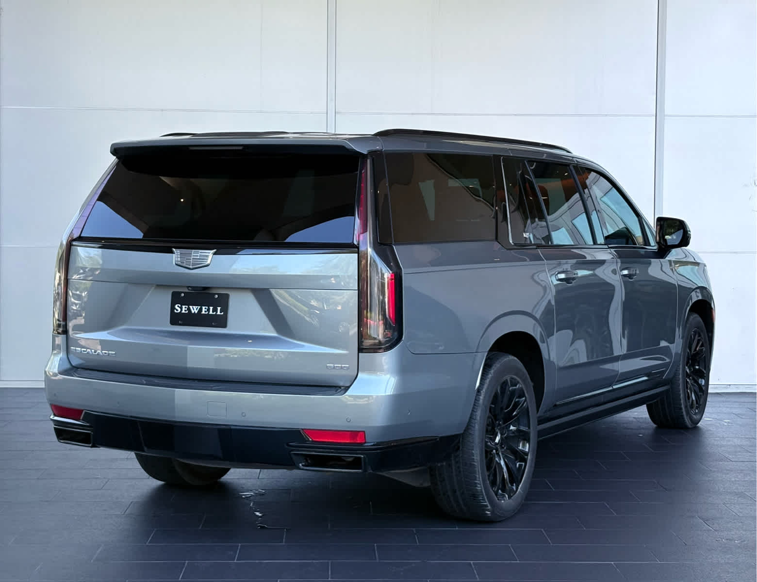 2023 Cadillac Escalade ESV Sport Platinum photo 3