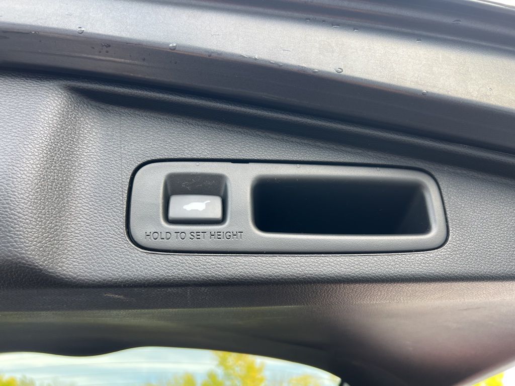 2018 Honda CR-V Touring photo 23