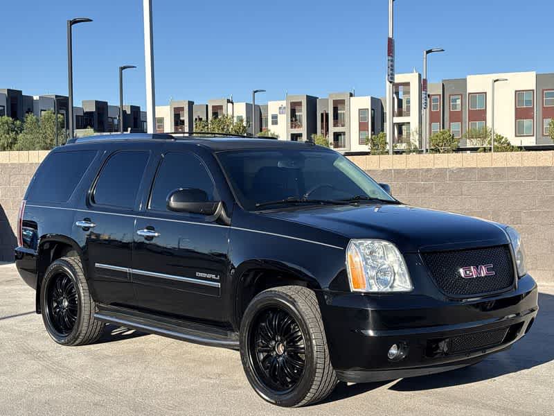 2013 Gmc Yukon Denali photo 2