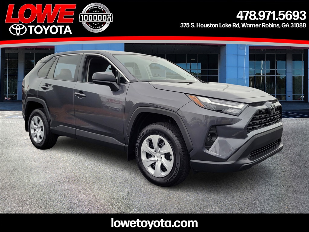 2025 Toyota RAV4 LE's photo