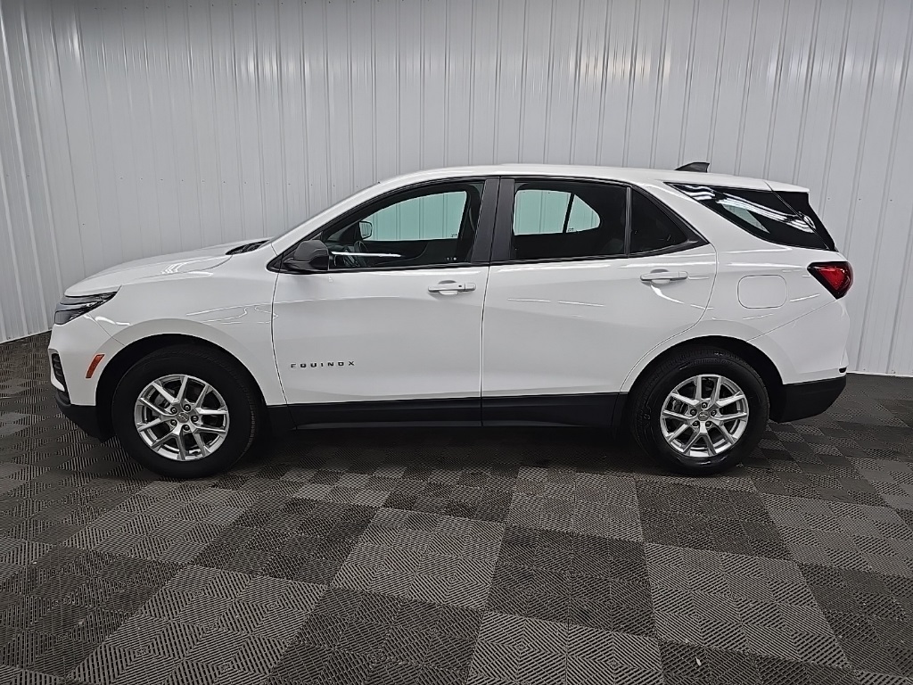 2022 Chevrolet Equinox LS photo 5