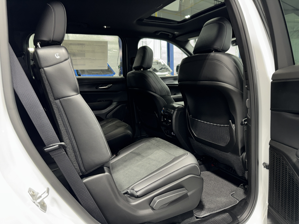 2025 Jeep Grand Cherokee Altitude X photo 14